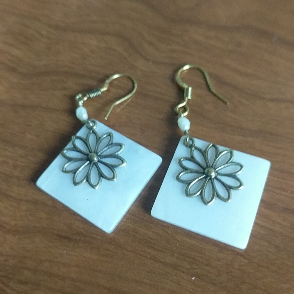 Shell Earrings - image 3